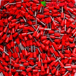 CE100012 Końcówka tulejkowa izolowana czerwona, ⌀ 10mm, L=12mm, 100 szt.